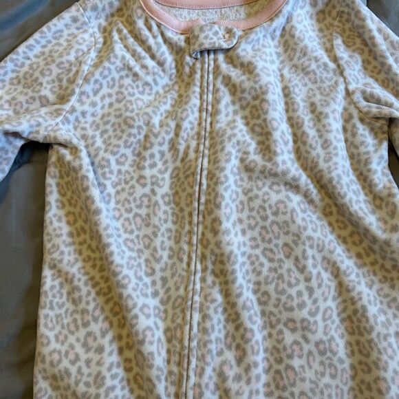 5t Carter’s cheetah print fleece footed pajama - Picture 2 of 4